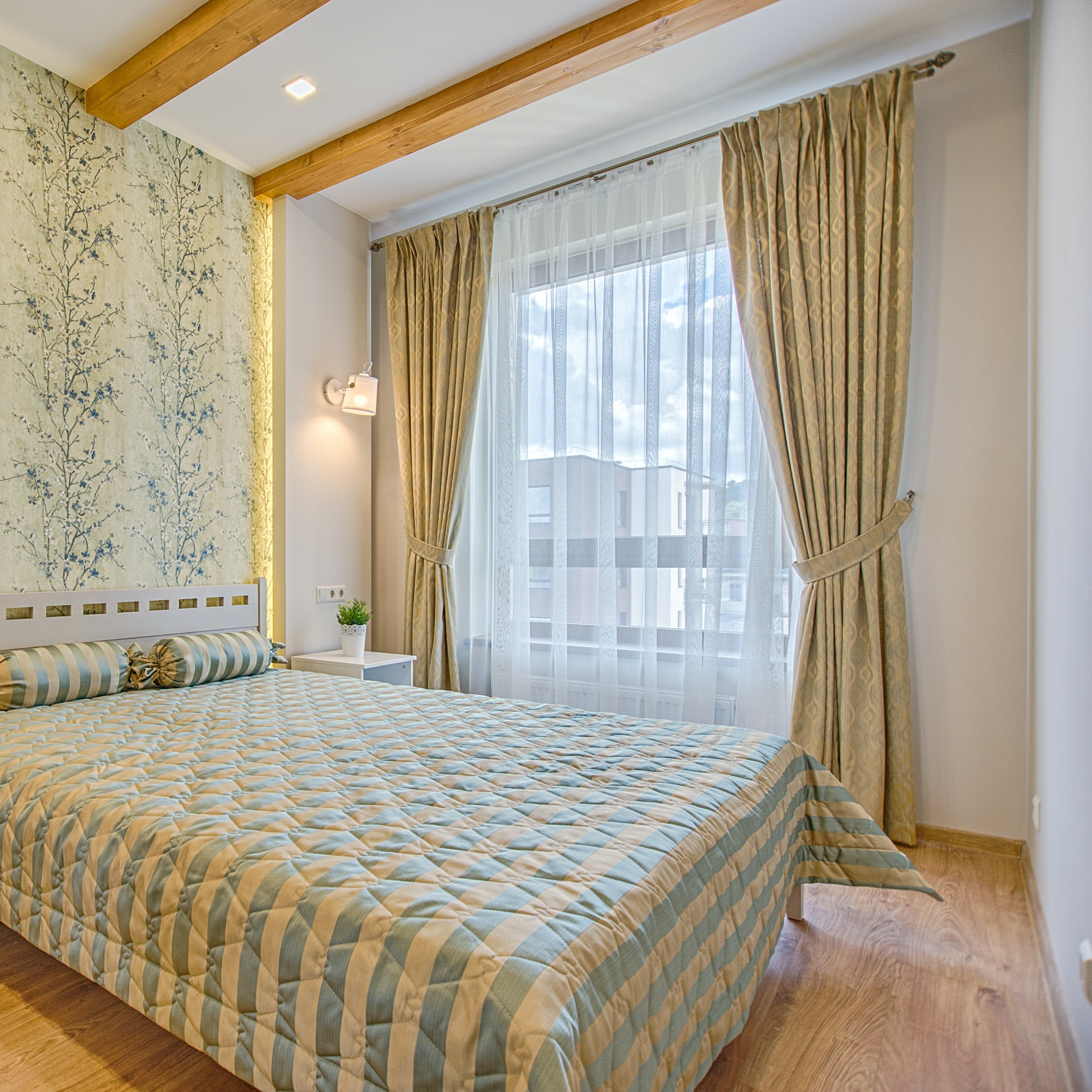 pexels-vecislavas-popa-1571450